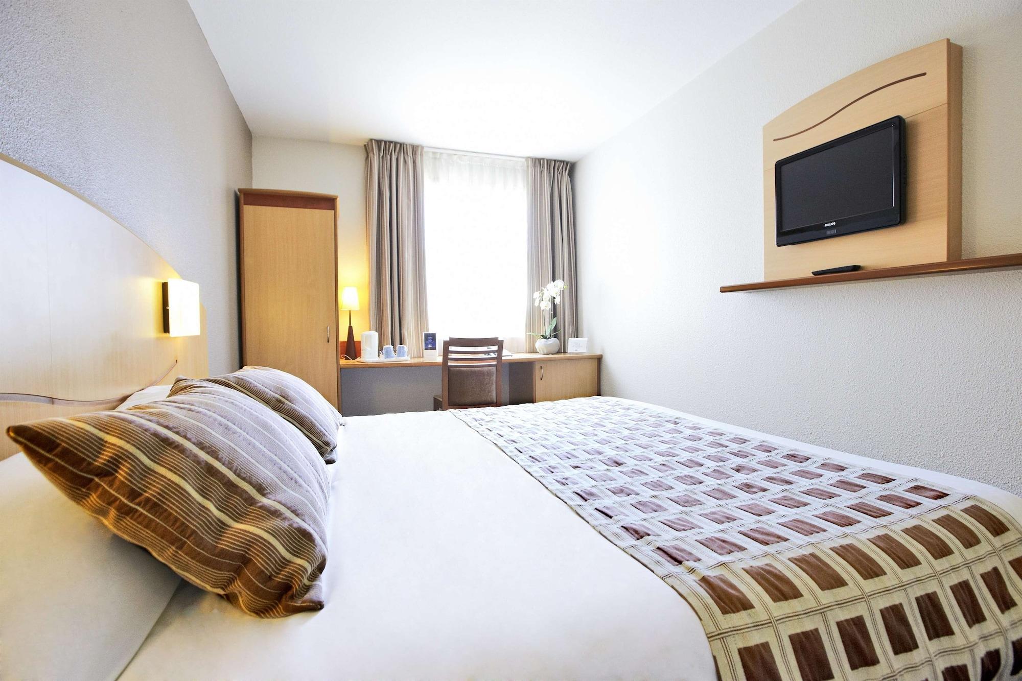 Kyriad Hotel Montpellier Centre Antigone Buitenkant foto