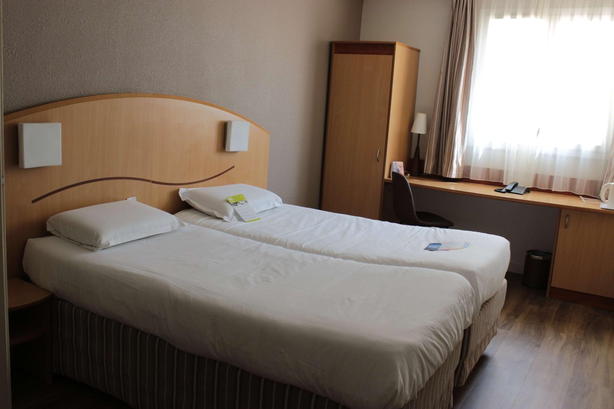 Kyriad Hotel Montpellier Centre Antigone Buitenkant foto