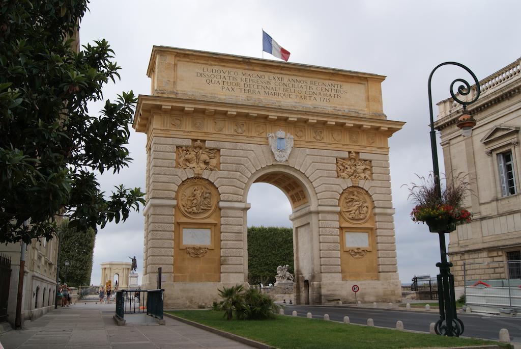 Kyriad Hotel Montpellier Centre Antigone Buitenkant foto